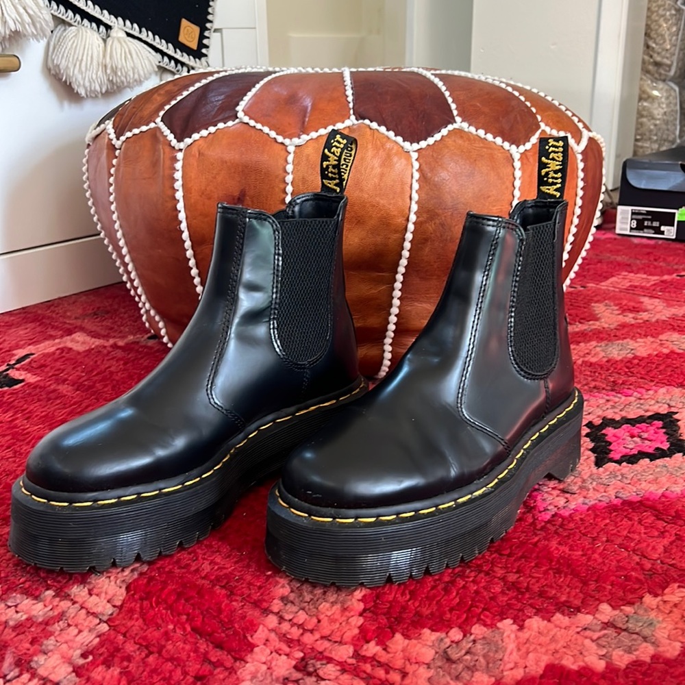 Dr. Marten 2976 Smooth Leather Platform Chelsea Boot